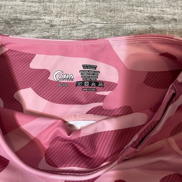 Zyia Light N Tight Capri Leggings - Picture 6 of 10